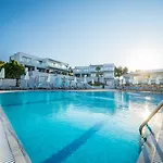 Harmony Crest Resort& (adults Only) מלון