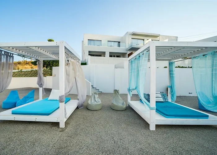 Harmony Crest Resort& (adults Only) 코스 타운