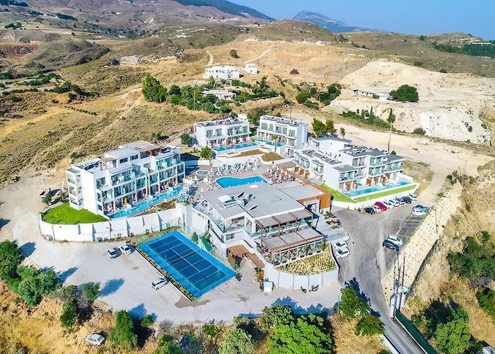 فندق Harmony Crest Resort& (adults Only)