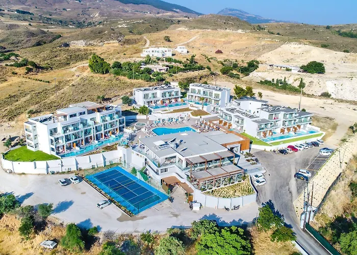 Harmony Crest Resort& (adults Only) فندق